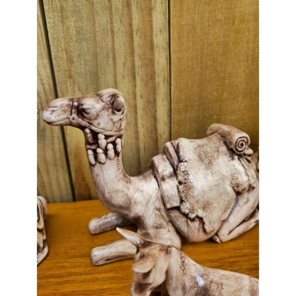 Hand-Painted Ceramic Nativity Scene Set With 12 Figurines Including Holy Family - Picture 3 of 16